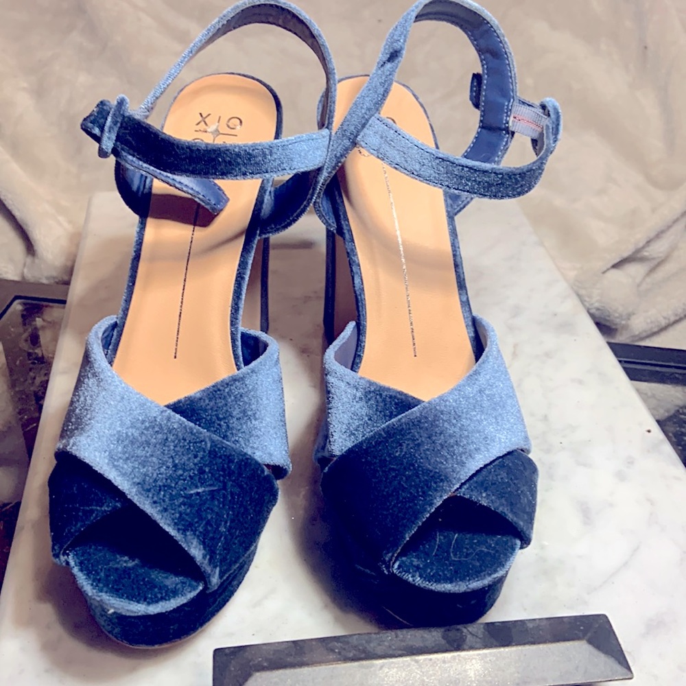 Velvet peep toe